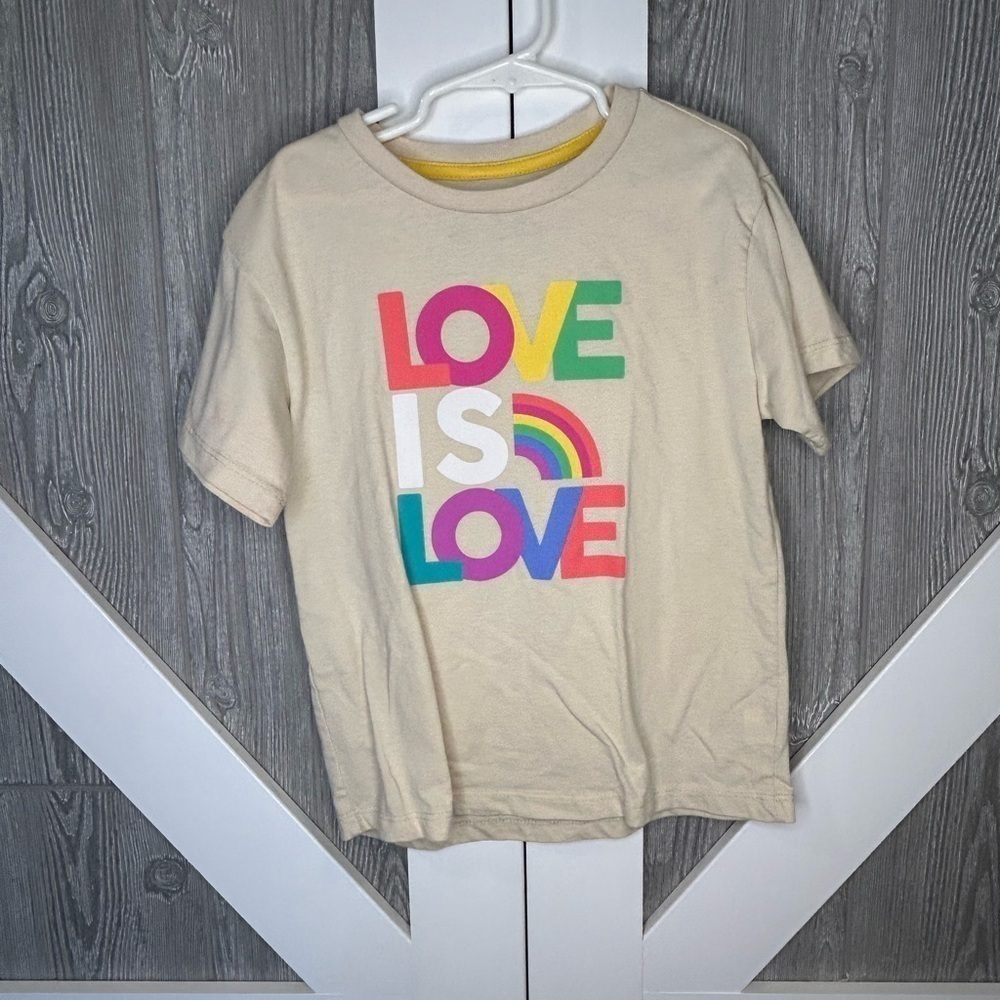 D17.26 Love is Love Tee Small